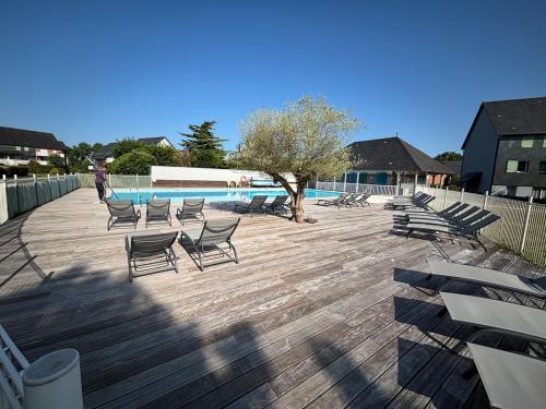 Photo de la galerie de l'établissement appartement en résidence privée avec piscine proche Honfleur, à La Rivière-Saint-Sauveur