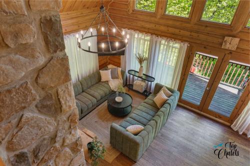 Zona de estar de Log Cabin Hot tub near Tremblant