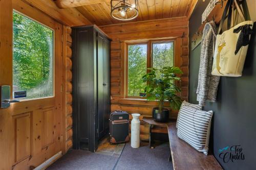 Imagen de la galería de Log Cabin Hot tub near Tremblant, en Labelle