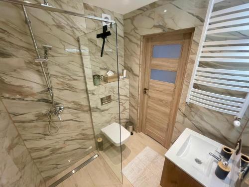 Bilik mandi di Mazury Szczytno - Centrum II - Apartamenty u Krzyżaka