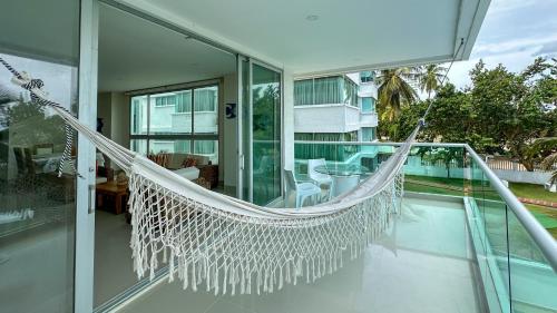 a hammock on a balcony of a house at Magico Apartamento Frente al Mar 3 Habitaciones M22 in Coveñitas