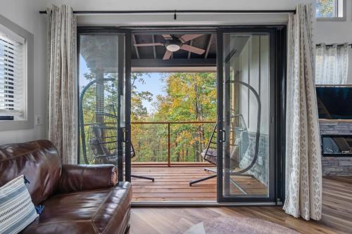Μπαλκόνι ή βεράντα στο The Evergreen Treehouse with Winter Views
