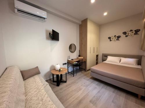 Stauroula & Thomas homes