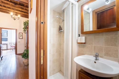 Domus Leopardo, Typical Trastevere Flat in Center