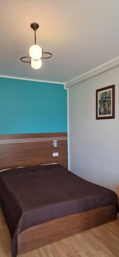 a bedroom with a bed and a ceiling fan at Róża Wiatrów 2 Władysławowo in Władysławowo