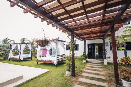 a pergola with two swing beds in a yard at Casa Bita Morales CASA 201 in Cartagena de Indias