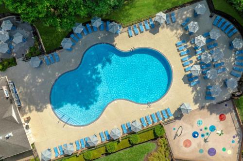 an overhead view of a swimming pool with umbrellas at Marriott's Manor Club at Ford's Colony in Williamsburg