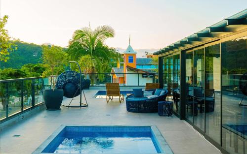 Bazén v ubytování Ubatuba Praia Hotel nebo v jeho okolí