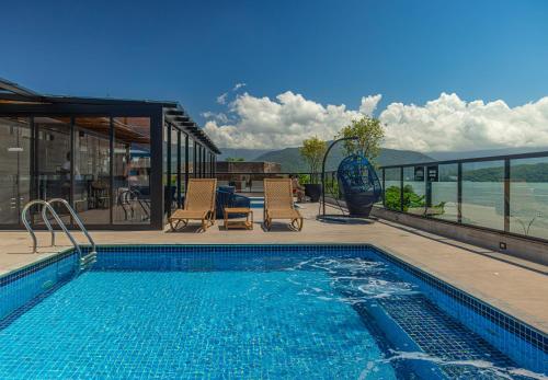 Bazén v ubytování Ubatuba Praia Hotel nebo v jeho okolí