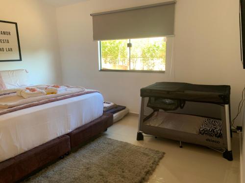 a bedroom with a bed and a window at Refúgio Três Estações in Paty do Alferes