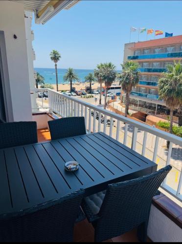 Lujoso piso enfrente de playa de Fenals, 2 terrazas