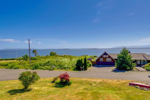 Gallery image of Spacious Deck w/ Ocean View: Puget Sound Gem! in Freeland