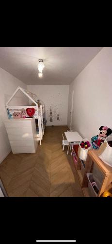 Photo de la galerie de l'établissement Modern Apartment with Terrace 15 min from Paris Appartement moderne et neuf avec terrasse à 15 min de Paris, à Valenton