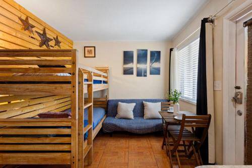 Ένα ή περισσότερα κρεβάτια σε δωμάτιο στο Cozy Studio in Hollywood FL - Pet Friendly Parking
