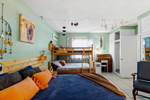 Ένα ή περισσότερα κρεβάτια σε δωμάτιο στο Cozy 2BR in Hollywood FL – Pet Friendly