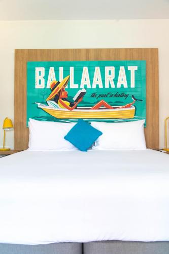 Letto o letti in una camera di Mercure Ballarat Hotel & Convention Centre