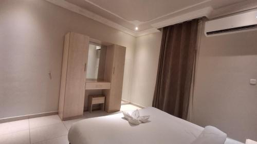 Кровать или кровати в номере Yellow Rose Taif Hotel Apartments