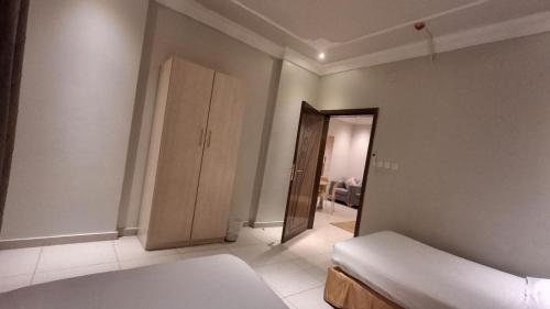 Кровать или кровати в номере Yellow Rose Taif Hotel Apartments