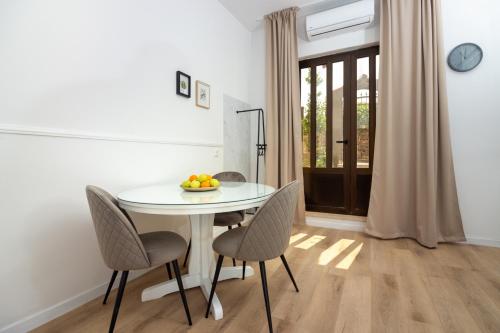 Gallery image of Apartments Golden Beach in Split