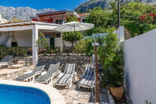 Family friendly house with a swimming pool Makarska - 23571
