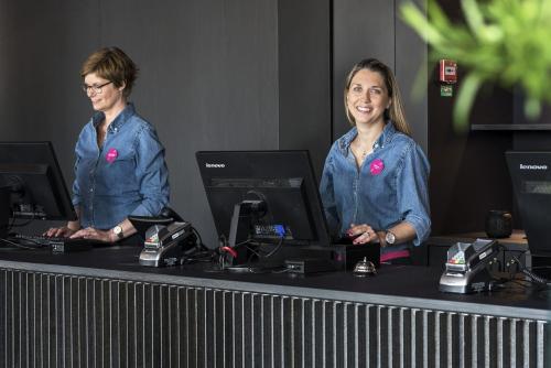 two women standing at a table with computers at Comfort Hotel Göteborg in Gothenburg