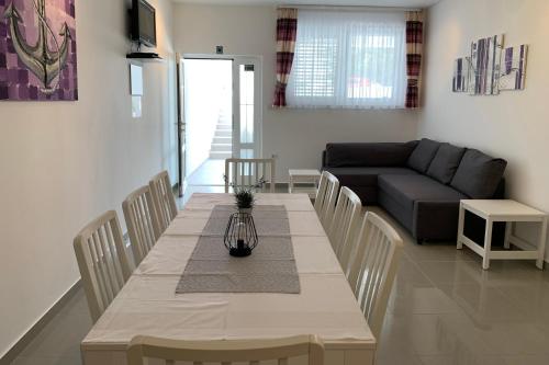 Apartments by the sea Banjol, Rab - 21635