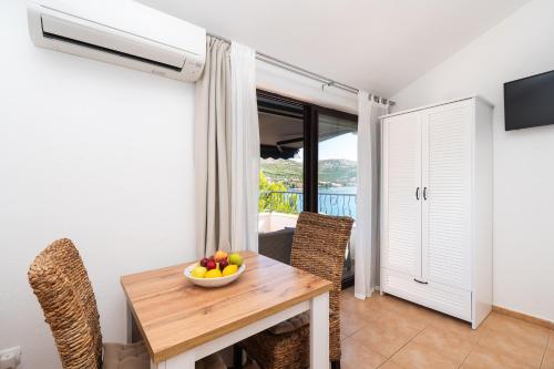 Apartments by the sea Sparadici, Sibenik - 24420