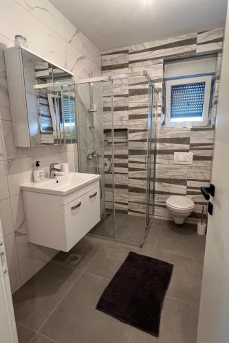 Apartments with parking space Trogir - 24640