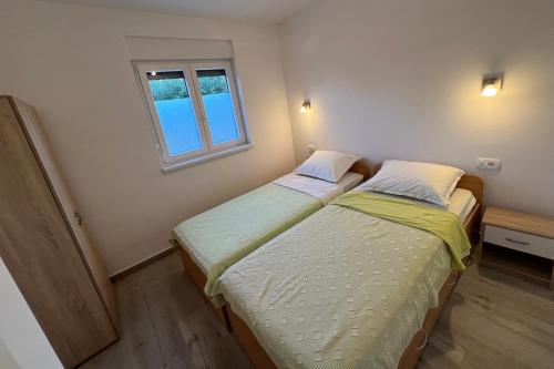 Apartments with parking space Trogir - 24640