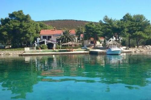 Family friendly seaside apartments Brgulje, Molat - 24673