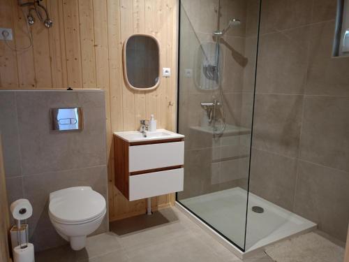 Koupelna v ubytování 2 bedroom holiday home with air conditioning