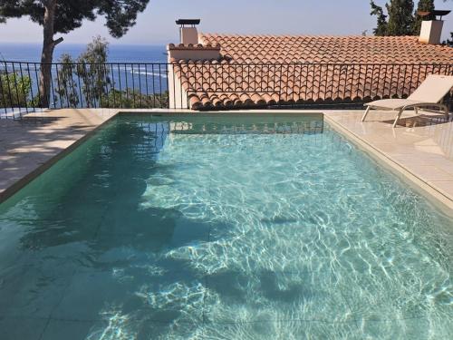 Villa Mediterránea con Piscina Privada en Roses - ES-258-91