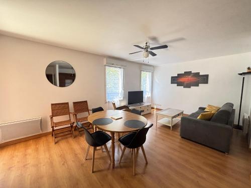 Photo de la galerie de l'établissement Appartement T2 avec Balcon et Garage Privatif, Centre-ville - Les Sables-d'Olonne - FR-1-197-601, à Les Sables-dʼOlonne