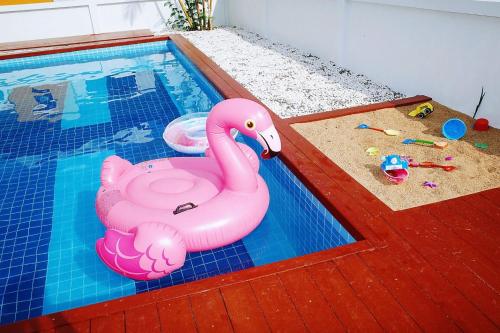 a pink toy flamingo in a swimming pool at Pool Villa - Phetchabun in Ban Yawi