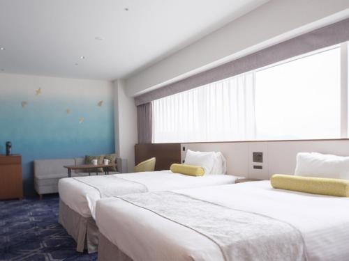 Ένα ή περισσότερα κρεβάτια σε δωμάτιο στο Hotel Nikko Himeji