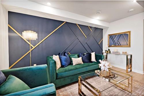 Fotografie z fotogalerie ubytování 4BR Family Escape with BBQ and Parking Only 4 Mins to The Falls v destinaci Niagara Falls