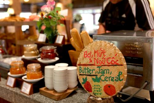 a counter with a counter top with a plate of food at Pandanus Resort in Mui Ne