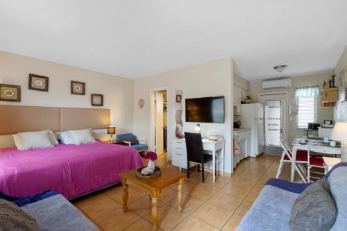 Kuchyň nebo kuchyňský kout v ubytování Modern 1BR Retreat – Near Beach Downtown Pet OK