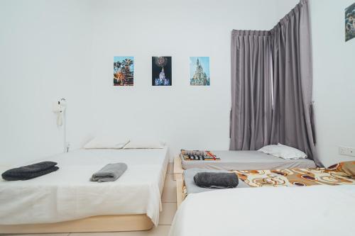 Postel nebo postele na pokoji v ubytování d'Hom 6BR16-25px Pool BBQ NetFlx HotPot KTV Mahjong by Our Stay