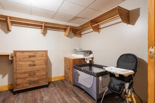 an office with a desk and a chair in a room at Modern Cabin with Luxury Gym, Firepit + Game Room! in Blue Ridge