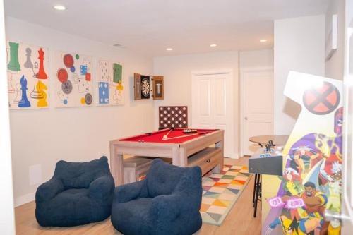 Χώρος καθιστικού στο Villa with Hot Tub, Firepit and Game room