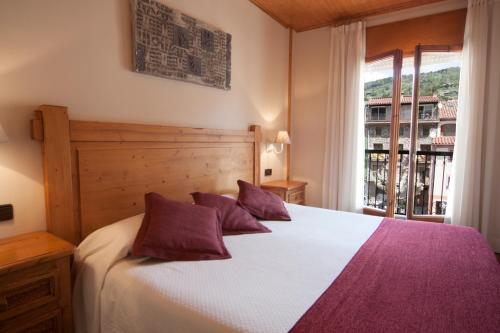 Postel nebo postele na pokoji v ubytování Hotel Sant Roc