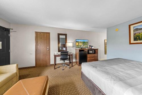 Postel nebo postele na pokoji v ubytování Quality Inn Durango