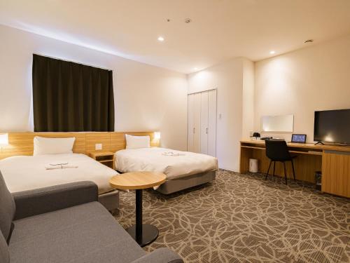 Postel nebo postele na pokoji v ubytování Sakura Garden Hotel