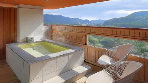 旅館から撮影された、または一般的な山の景色