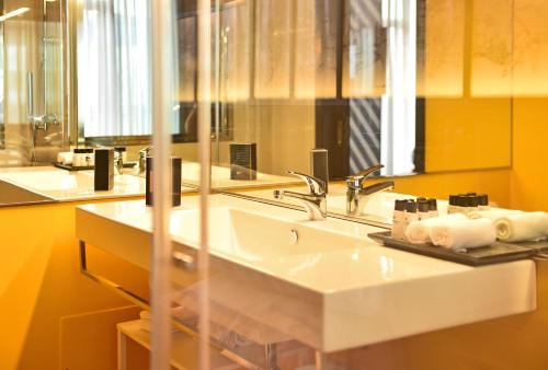 a bathroom with two sinks and a large mirror at Pestana CR7 Funchal in Funchal