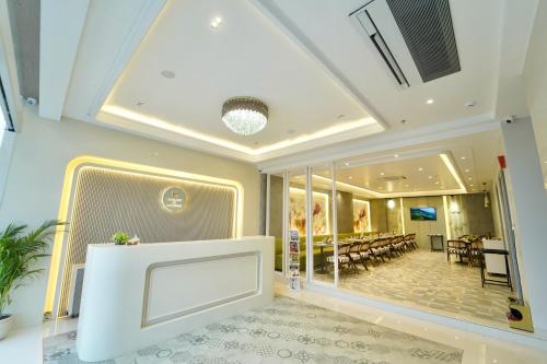 a lobby of a hotel with a dining room at Hotel Homansh by Goldsum in Lucknow