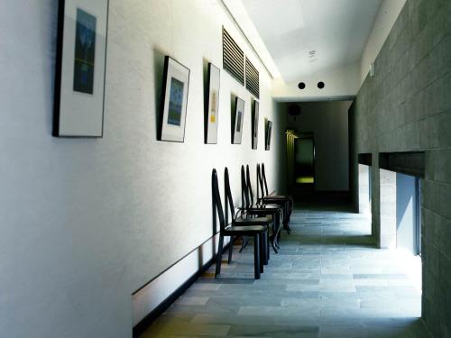 a row of chairs lined up against a wall in a hallway at 小樽旅亭 蔵群 in Otaru