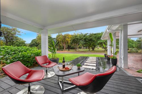 Κήπος έξω από το Executive Home in Prime Annandale Location