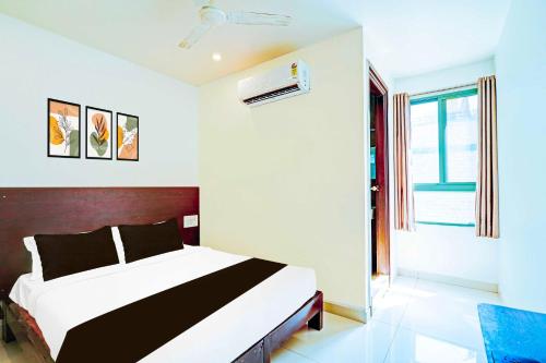 a bedroom with a large bed in a room at Collection O Kaveri Road Mysore in Mysore